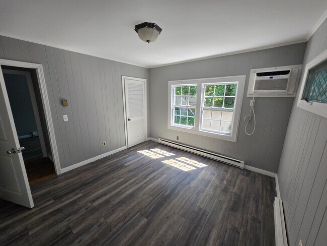 Building Photo - 4 Bd 1.5 Bath Single Family House in Hyde Park Available 12/1