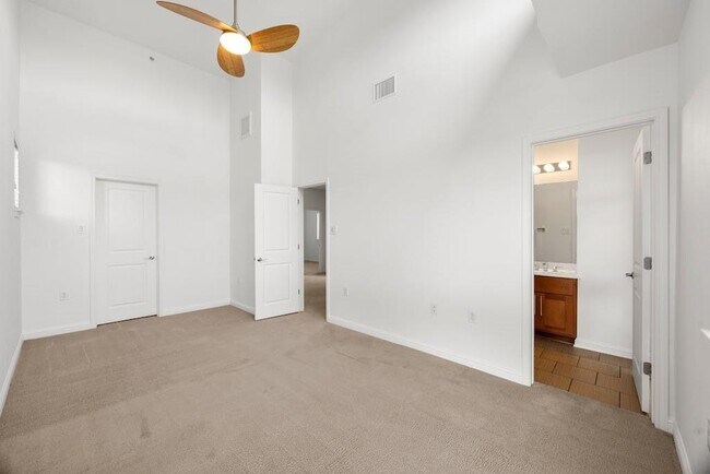 Building Photo - 2025 Simond Ave