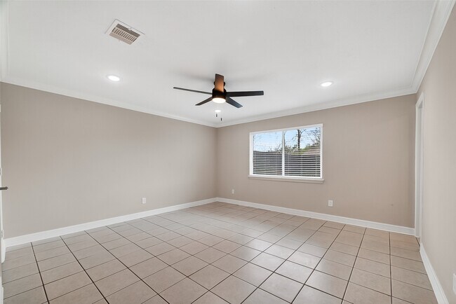 Building Photo - 14238 Pinewest Dr