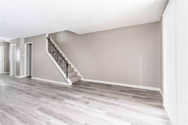 Building Photo - 89 Chartwell Ct