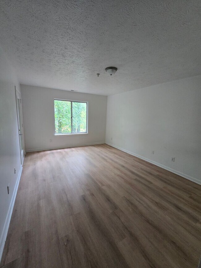 Building Photo - 3371 Galleria Dr