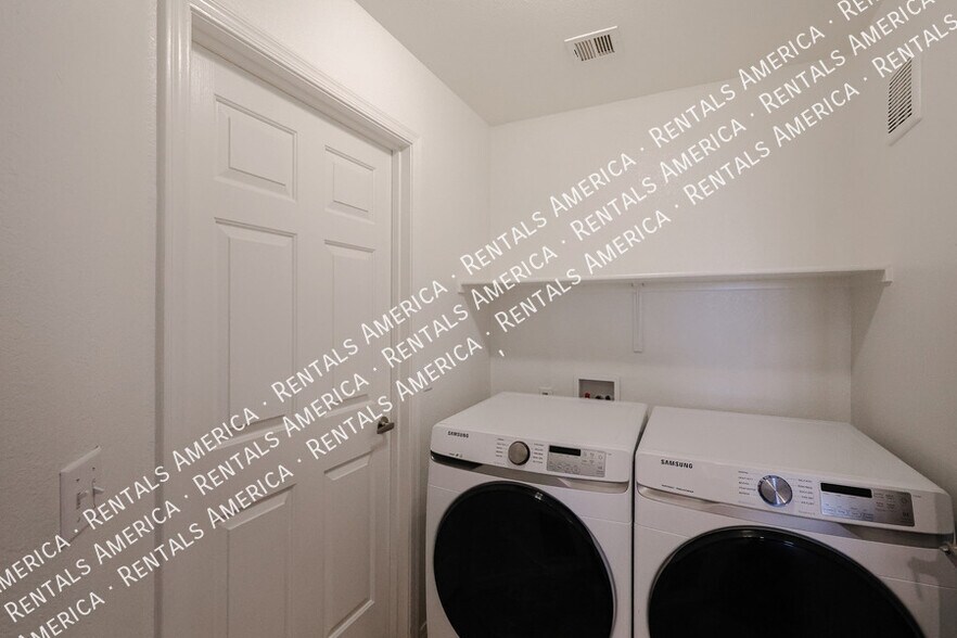 Building Photo - 5303 N 7th St