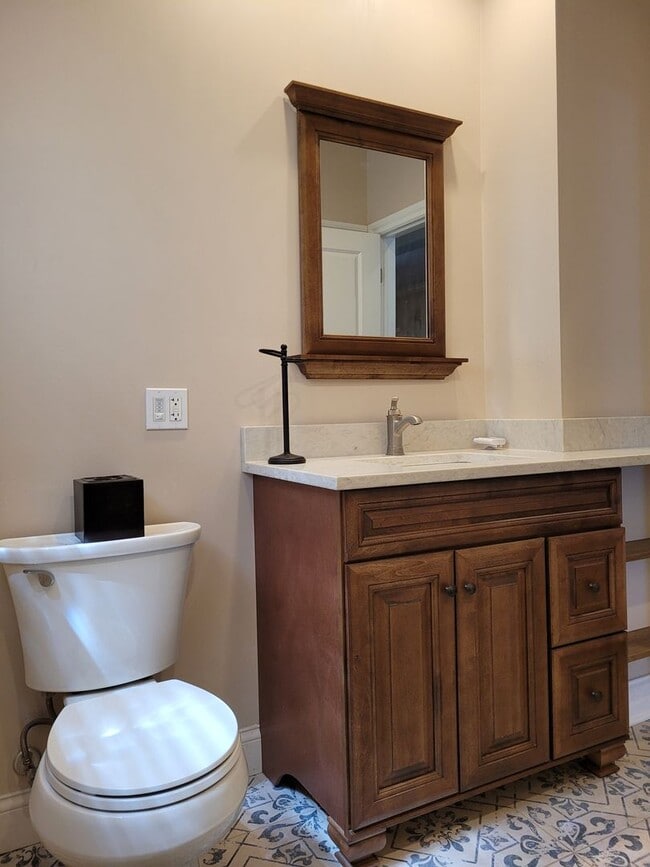 Building Photo - Beautiful Recently Renovated Contemporary ...