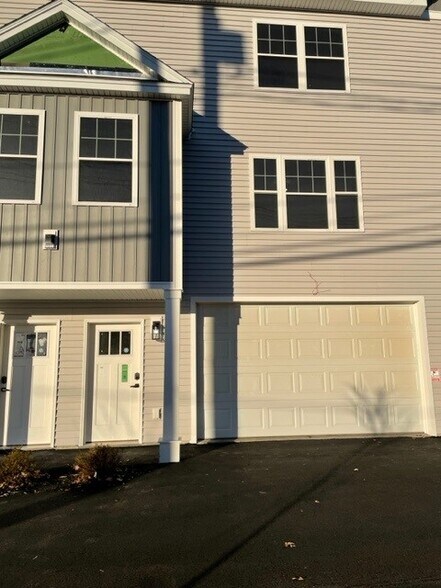 Primary Photo - 32 Main St