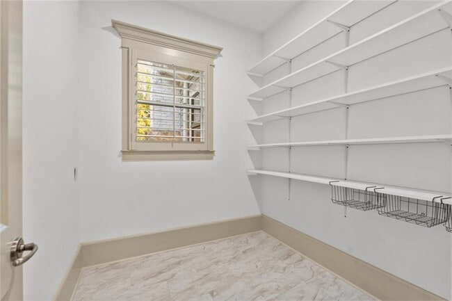 Building Photo - 390 Hembree Rd