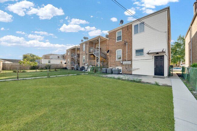 Building Photo - 5527 S Mason Ave