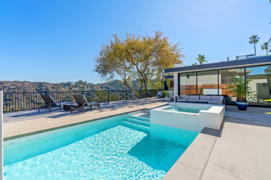 Building Photo - 3632 Beverly Ridge Dr