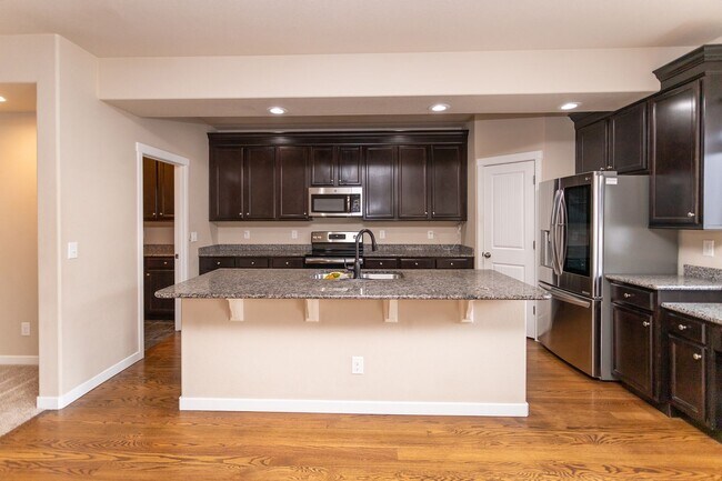 Building Photo - Beautiful Home with Stunning Views!