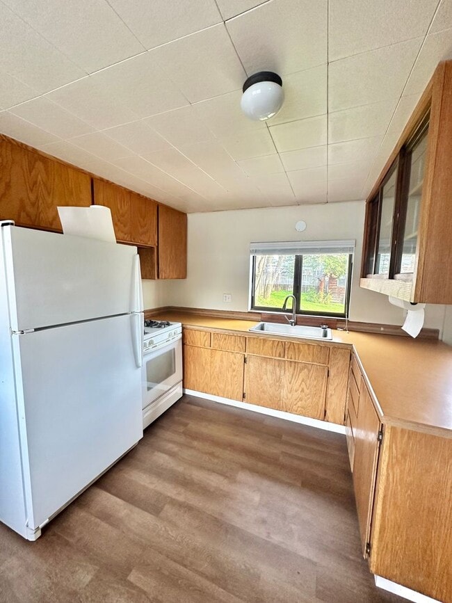 Building Photo - 1 Bedroom 1 bath Loft Style Single Family Home with large Fenced backyard.