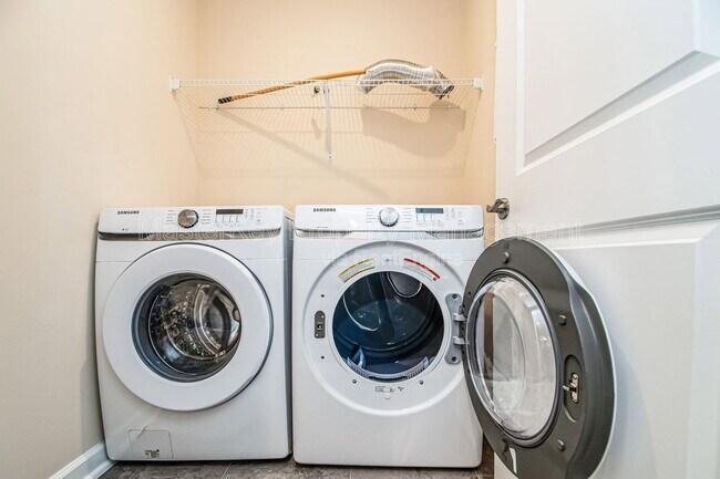 Building Photo - 1241 Citadel Ave