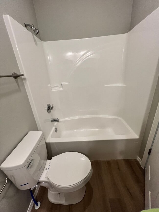 Building Photo - 4 bedroom 2 bath Bolivar MO