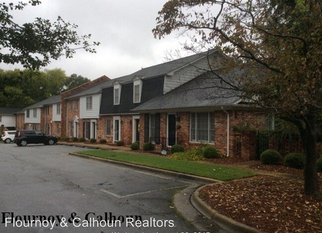 Primary Photo - 1001 Oakview Ave