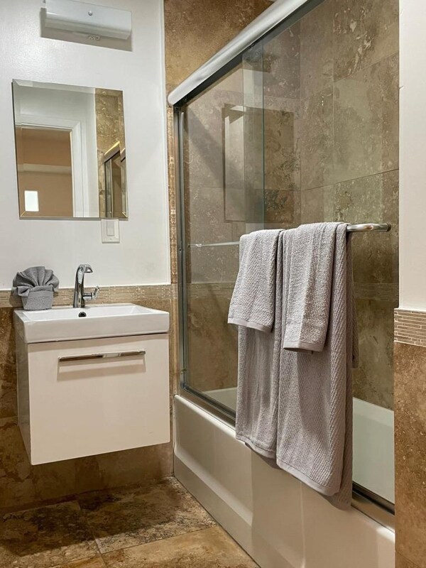 Building Photo - 1500 Meridian Ave