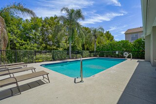 Building Photo - Like New Townhome in Heritage Oaks!