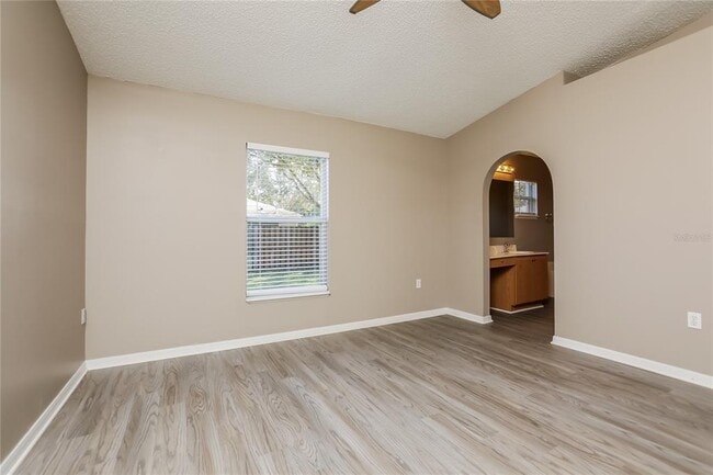 Building Photo - 977 Vanderbilt Dr