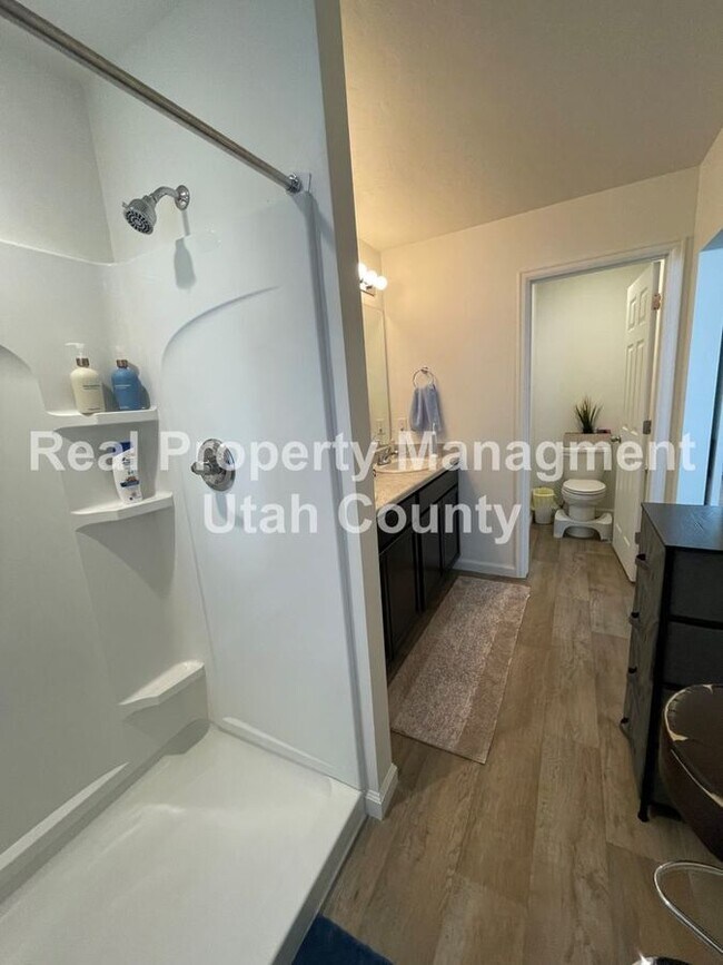 Building Photo - 290 N 1630 W