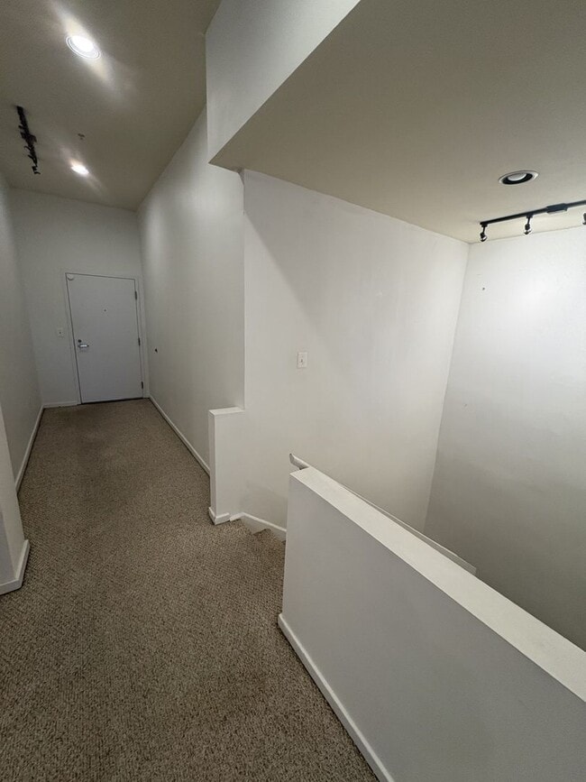 Building Photo - Spacious and Lovely Fed Hill 2bd/2ba Condo with CAC, W/D and more!