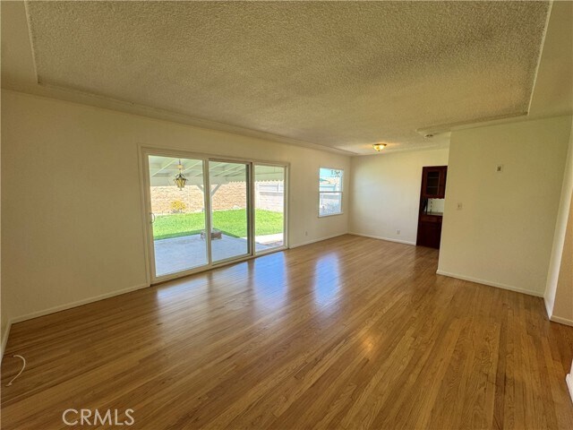 Building Photo - 933 W Autumn Dr