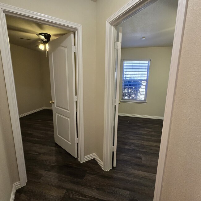 Building Photo - 10532 Braewood Dr