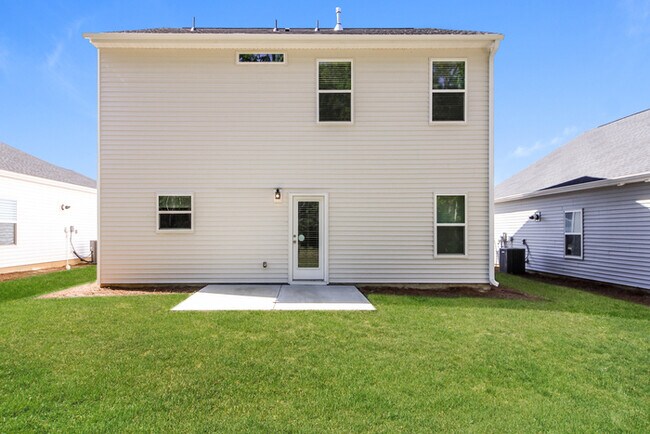 Building Photo - Beautiful New Construction, 15 Minutes to ...