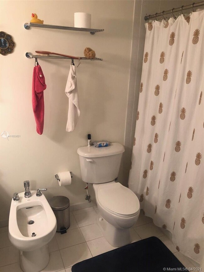 Building Photo - 215 SW 42nd Ave