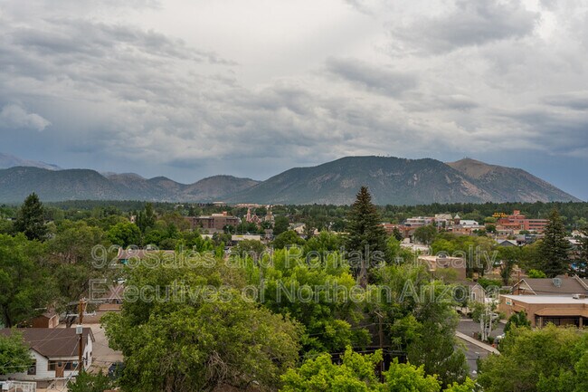 Building Photo - 207 S Beaver St