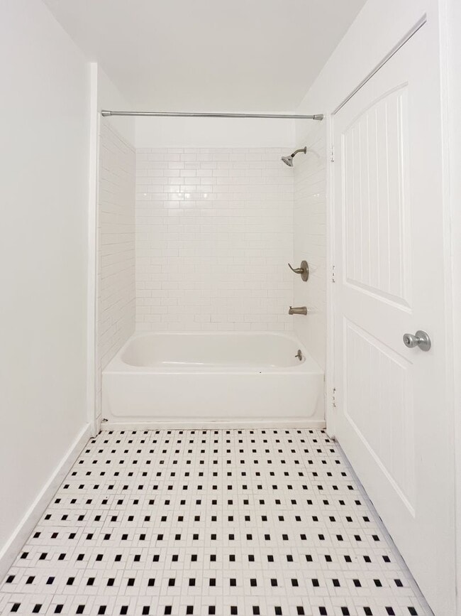 Building Photo - 3425 Alice St