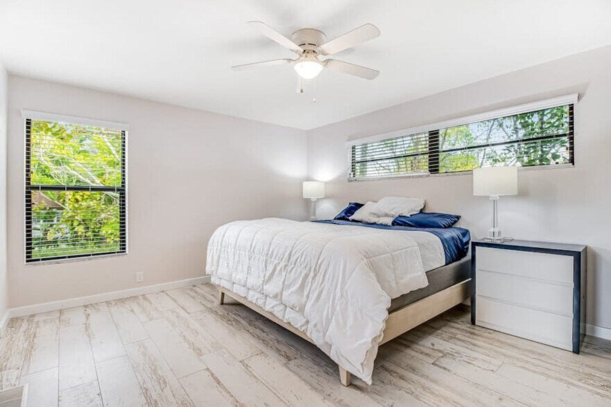 Building Photo - 6997 Longboat Dr S