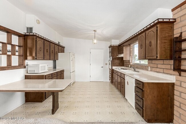 Building Photo - 16381 S Observatory Pl