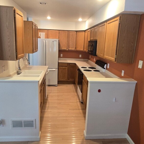 Building Photo - 7776 W 90th Dr