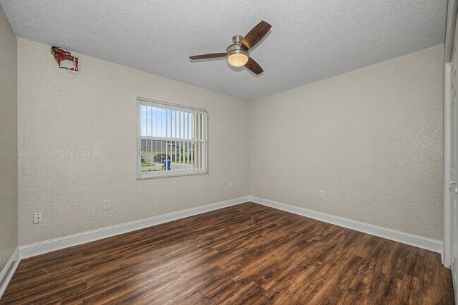 Building Photo - 4449 Foxboro Dr