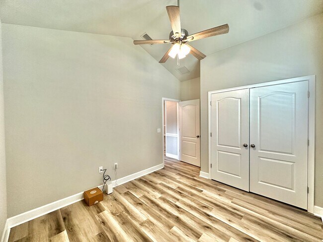 Building Photo - Modern Comfort in Fletcher Oaks – 3BR/2BA Home with Natural Light & Serene Views