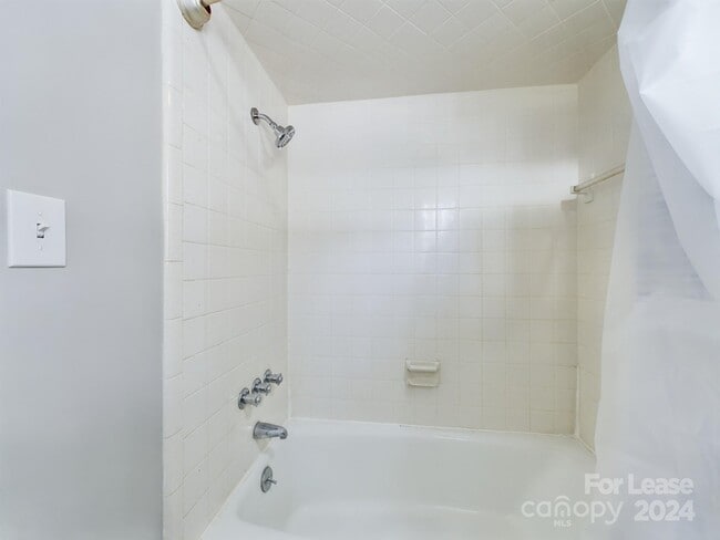 Building Photo - 618 Monroe Hwy