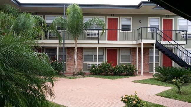 Primary Photo - Holly House Apartments