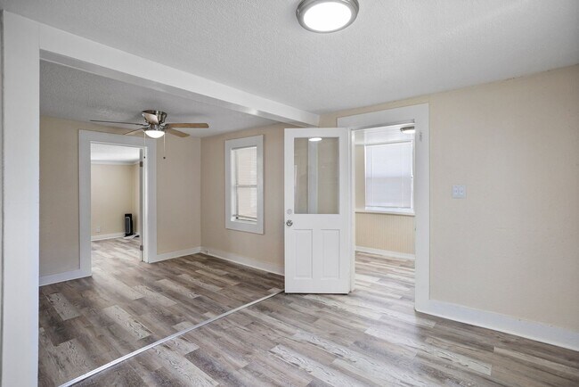 Building Photo - Won't Last! Apply NOW!  App fee REDUCED $25 ASAP $1795 3br/1bath CUTE House w/ HUGE YARD ** FREE ...