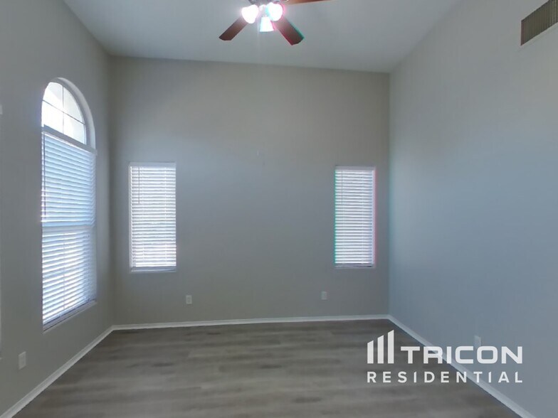 Building Photo - 4432 Santa Clarita Ave
