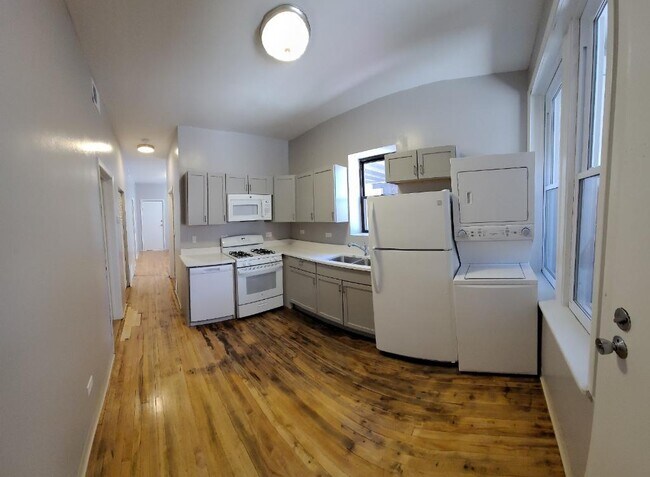 Building Photo - 2952 W Belmont Ave