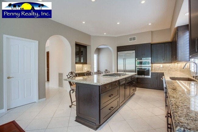 Building Photo - Stunning 4 Bedroom 3.5 Bath Home in the Co...