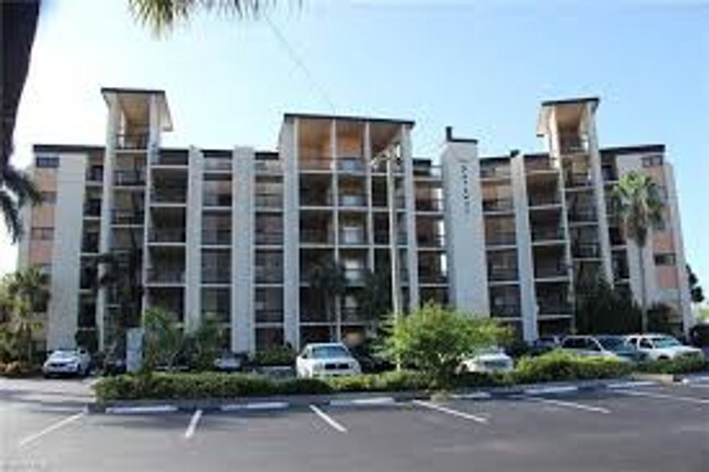 Building Photo - First Month Free !!!! 2 bedroom WATERFRONT...