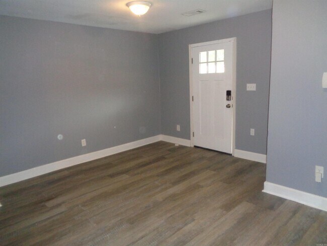 Building Photo - 3402 Lehigh Dr