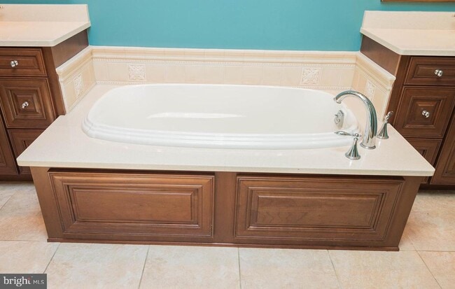 Building Photo - 5482 Royal Mile Blvd