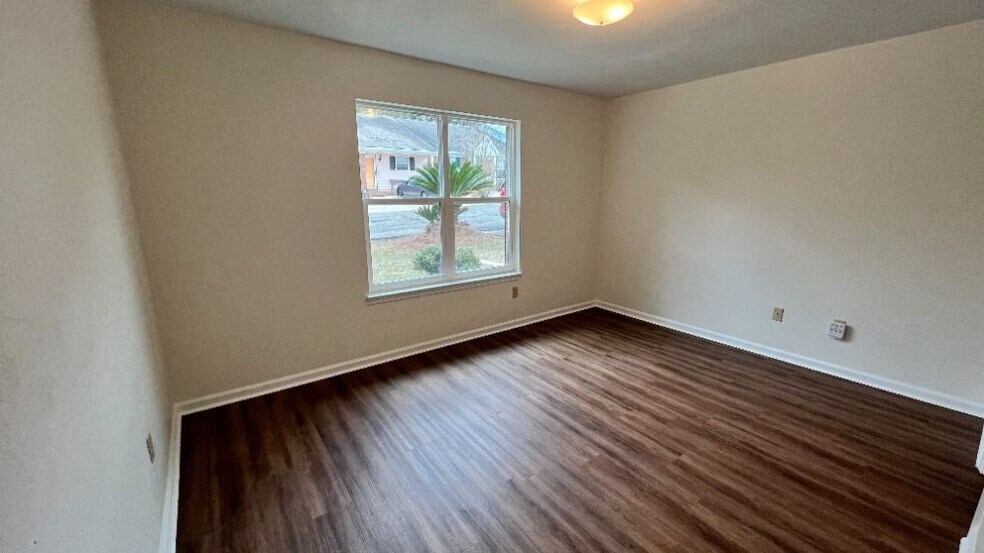 Building Photo - 818 Jamestown Ct