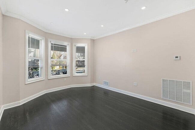 Building Photo - 385 Fairmount Ave