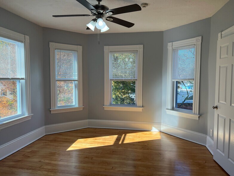 Building Photo - 28 Paine St