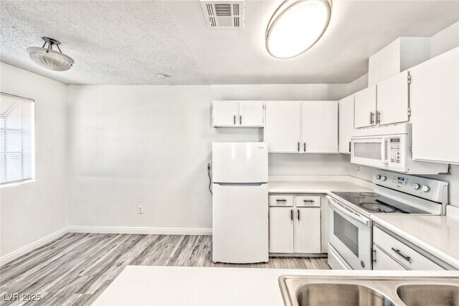 Building Photo - 2684 Bryandouglas Dr