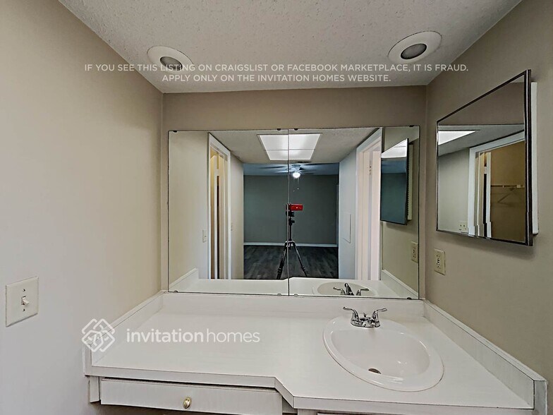 Building Photo - 814 Big Buck Cir
