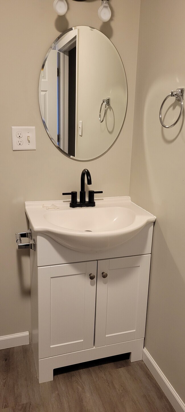 Building Photo - 1109 Chester St