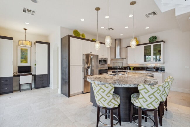 Building Photo - 2461 SE 10th St