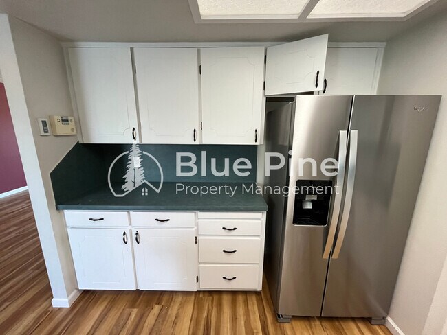 Building Photo - 395 Hemlock Cir
