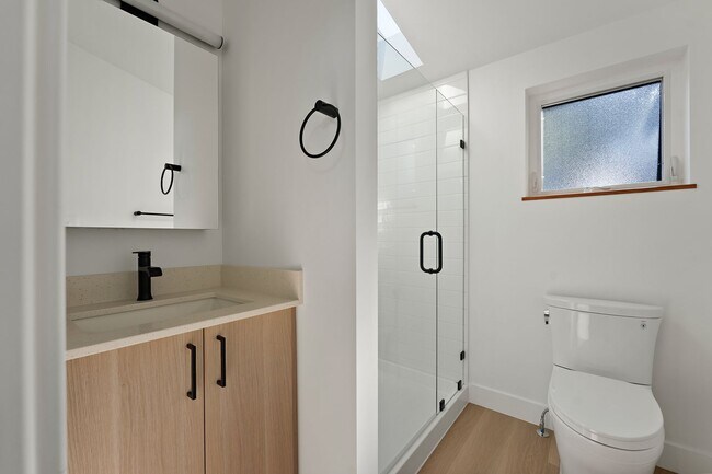 Building Photo - Morris Street Commons Modualr Living! 1/1 Community Living!
